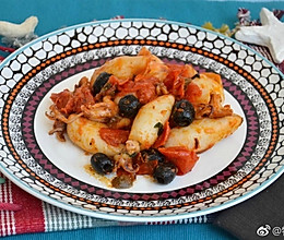 西红柿橄榄配鱿鱼的做法