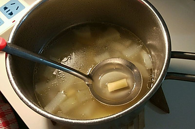 萝卜酸笋汤