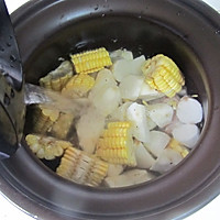 玉米山药棒骨汤的做法图解5