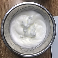 软绵轻甜的双莓酸奶蛋糕的做法图解5