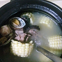 海参鲍鱼补气玉米排骨汤的做法图解3