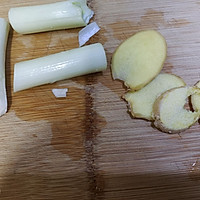 #感恩节烹饪挑战赛#大骨炖酸菜的做法图解4