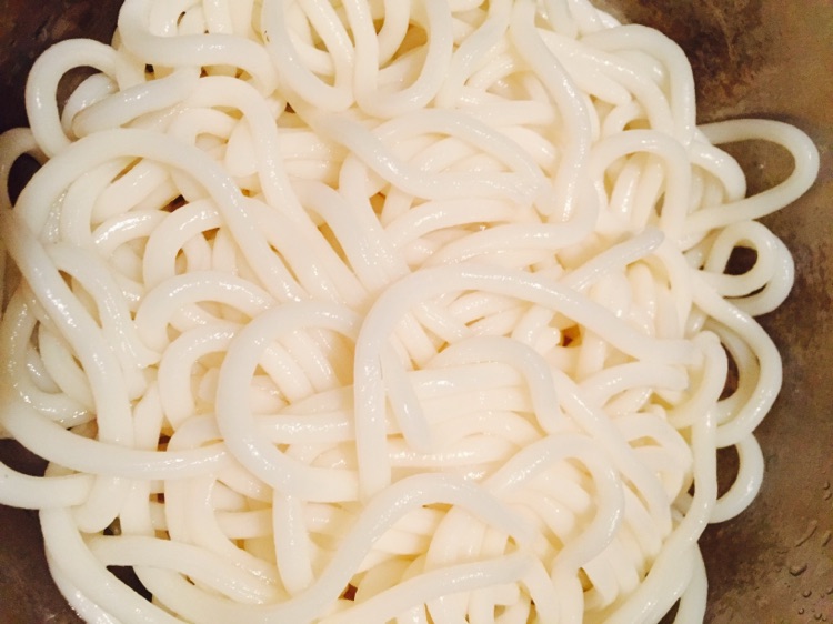 牛肉酱炒乌冬的做法图解2