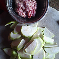 丝瓜肉丝米粉汤的做法图解2
