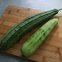 家常干鱿鱼炒丝瓜的做法图解1