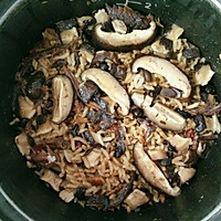 香菇豆豉鱼焖饭的做法图解7
