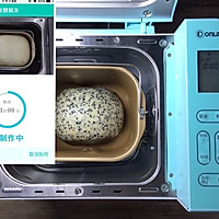 #东菱Wifi云智能面包机#黑芝麻吐司的做法图解8
