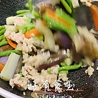 #感恩节烹饪挑战赛#茄子炒豆角，一口一个香，下饭菜的做法图解4