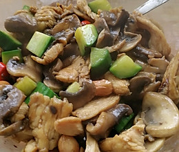 鸡胸肉的n种吃法：口蘑黄瓜丁炒鸡胸肉的做法