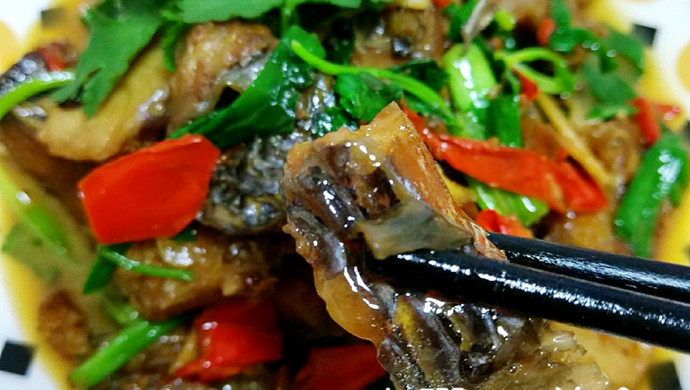 爆炒腊鱼干，就是这么下饭