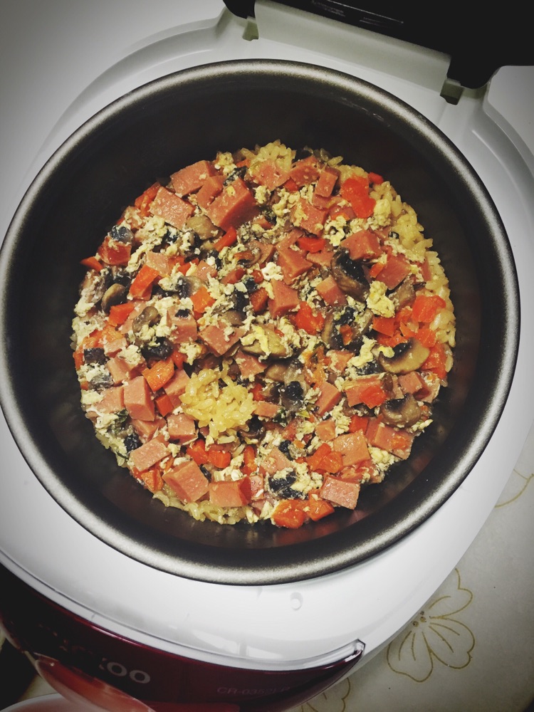 胡萝卜香菇肉焖饭的做法图解3