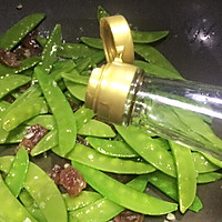 美味快手菜：荷兰豆炒腊肠的做法图解6