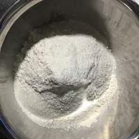 蔓越莓椰蓉牛奶面包的做法图解1