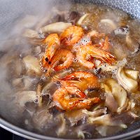 #相聚组个局#蘑菇海虾汤的做法图解12