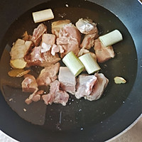【初冬吃食】养生排骨萝卜汤的做法图解2