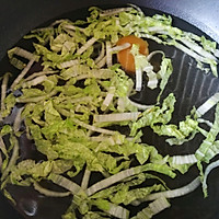 清爽的鸡汤白菜热汤面的做法图解6