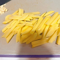 酥软绵密家常菜~~~红烧土豆条的做法图解1