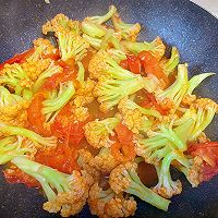 酸酸甜甜的菜花炒西红柿的做法图解4