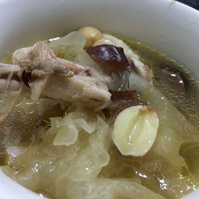 银耳莲子鸡汤