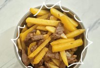 土豆烧牛肉的做法
