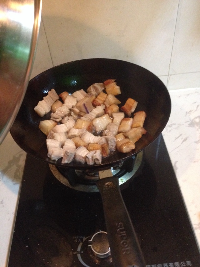 红烧肉焖土豆的做法图解5