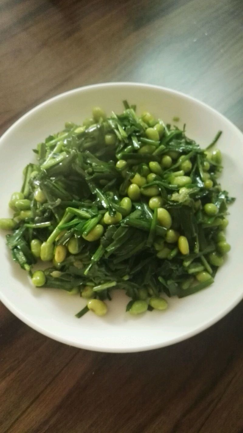 Stir fried leek with soybean