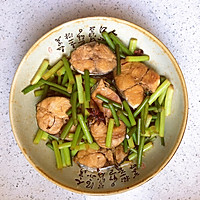 蒜苔烧鲅鱼的做法图解6