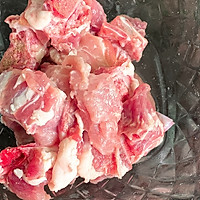 莲藕排骨汤的做法图解1