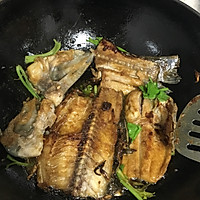 芹菜焖鱼的做法图解2
