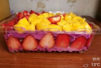 #带着美食出去浪#草莓芒果紫薯酸奶盒子蛋糕的做法