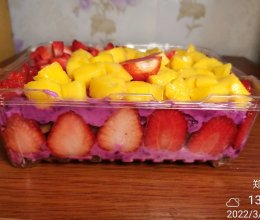 #带着美食出去浪#草莓芒果紫薯酸奶盒子蛋糕的做法