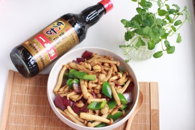 快手素食小炒鸡蛋白玉菇