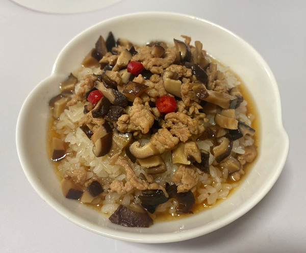 香菇肉末炊饭