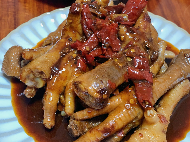 软烂入味的鸡爪煲的做法