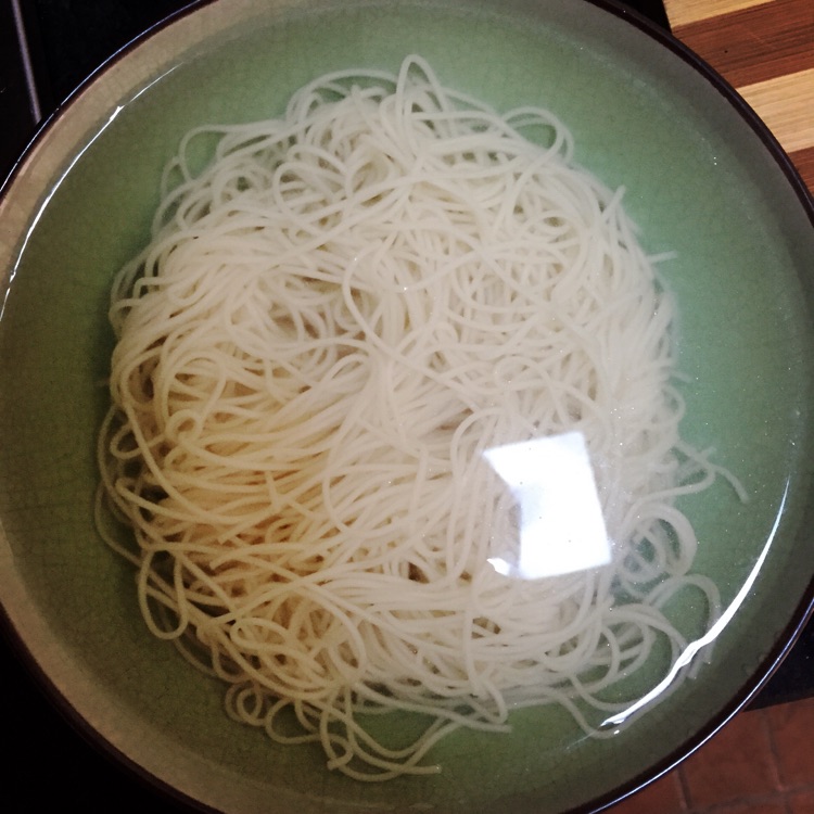 葱油面的做法图解1