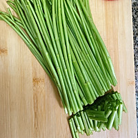 黎蒿炒腊肉的做法图解1