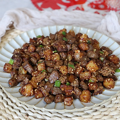 超好吃美味的孜然牛肉土豆粒