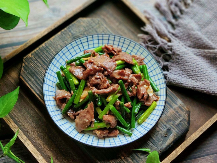 蒜苗炒牛肉  炒出嫩滑牛肉的窍门的做法