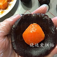 100g广式豆沙蛋黄月饼的做法图解3