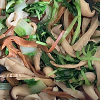 蘑菇炒搓面的做法图解4