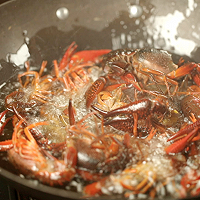 手把手教你做大排档热门菜油焖小龙虾，这个夏日不能错过的做法图解4