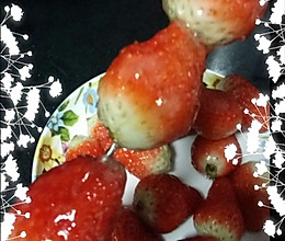 草莓冰糖葫芦的做法
