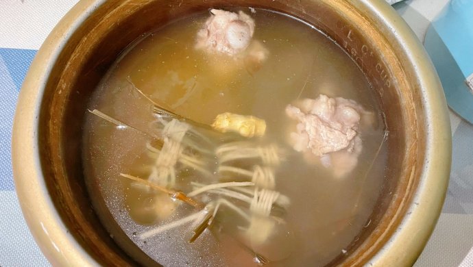 广东靓汤——灯心草去火大骨汤