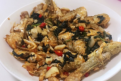 紫苏煎小黄鱼