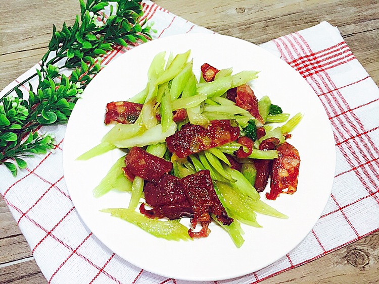 粤式腊肠炒芹菜的做法图解7