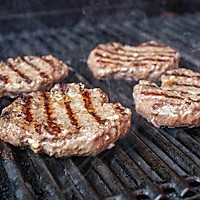 Charcoal Grill 木炭烧烤汉堡牛肉饼的做法图解3