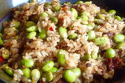 就像吃肉粽：青豆排骨糯米饭