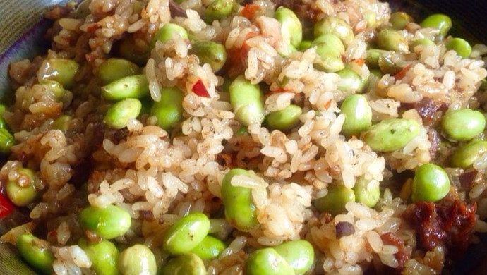 就像吃肉粽：青豆排骨糯米饭