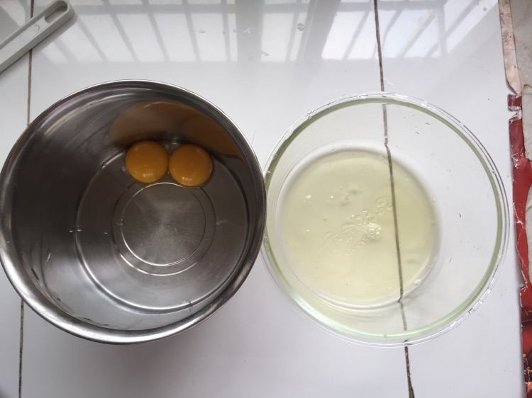 润而不湿的巧克力蛋糕的做法图解1