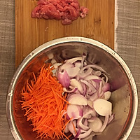 洋葱胡萝卜炒肉丝#一道洋气的菜#的做法图解2